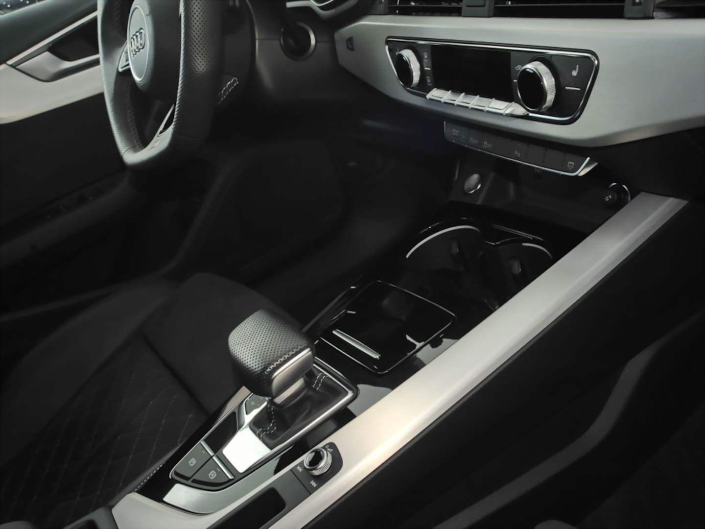 Bild über Audi A4 Avant S line 40 TFSI quattro S tronic - für weitere Informationen kontaktieren Sie den Audi Partner