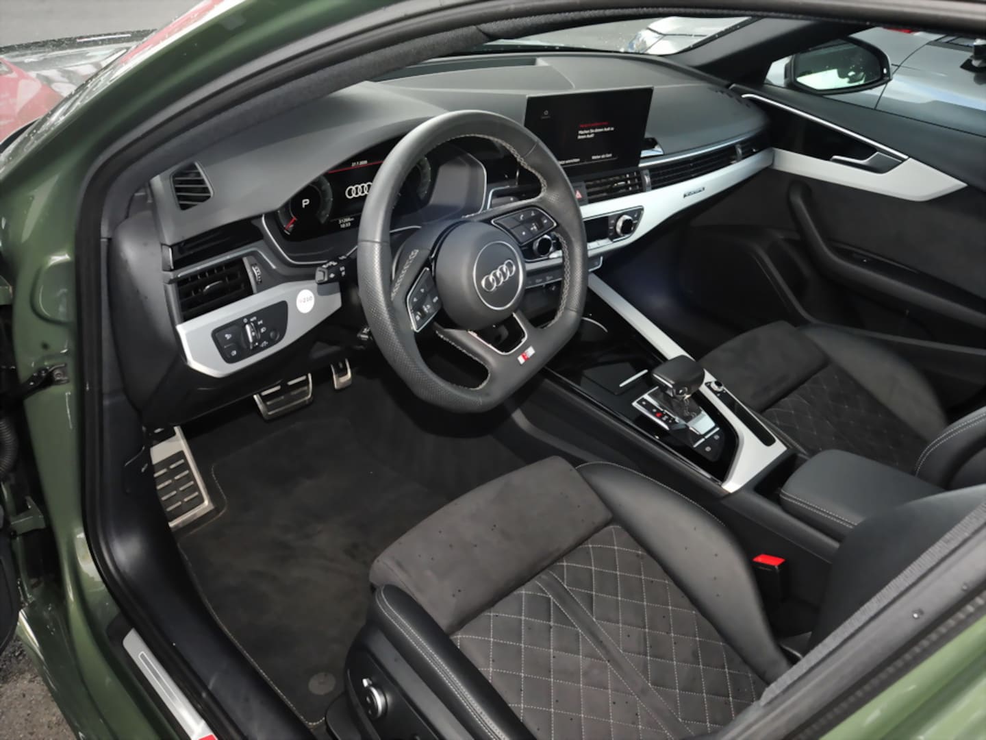 Bild über Audi A4 Avant S line 40 TFSI quattro S tronic - für weitere Informationen kontaktieren Sie den Audi Partner