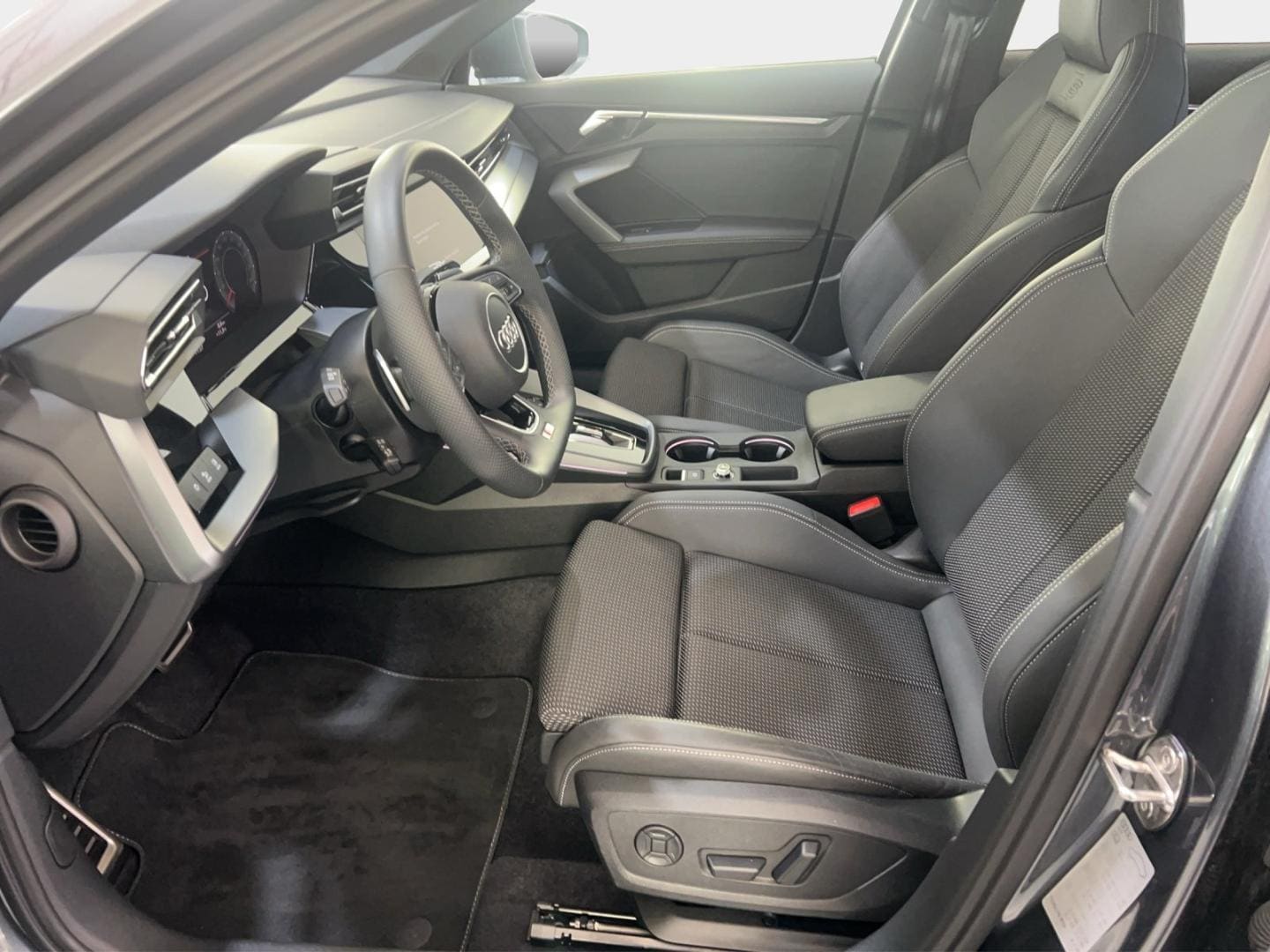 Bild über Audi A3 Sportback TFSI quattro S tronic - für weitere Informationen kontaktieren Sie den Audi Partner