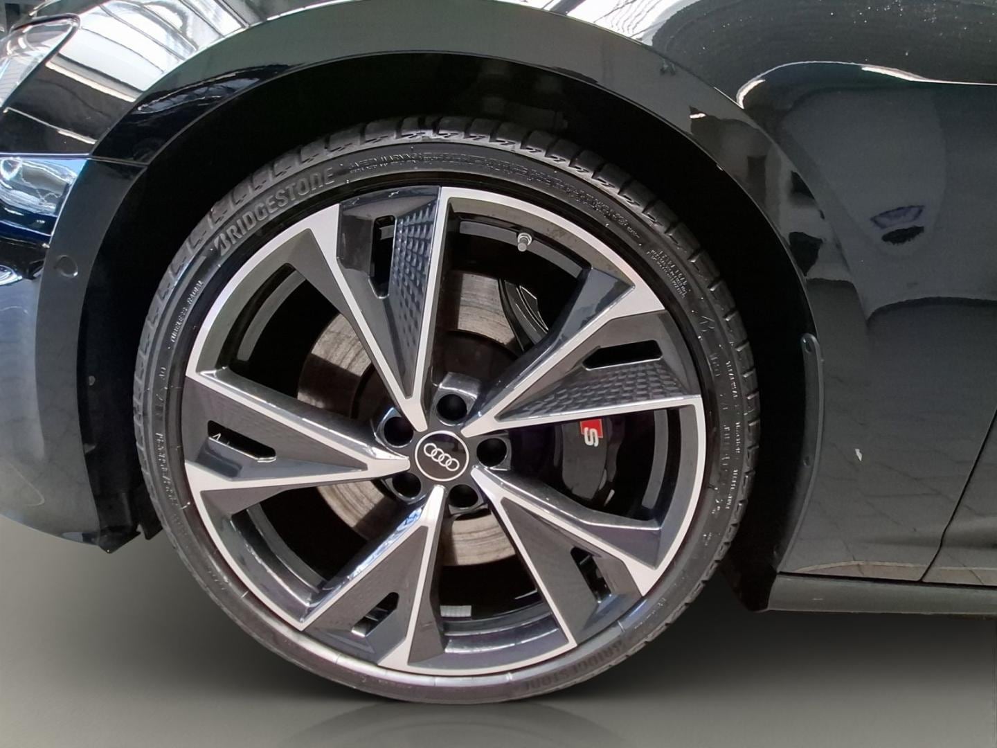 Bild über Audi S6 Avant TDI quattro tiptronic - für weitere Informationen kontaktieren Sie den Audi Partner
