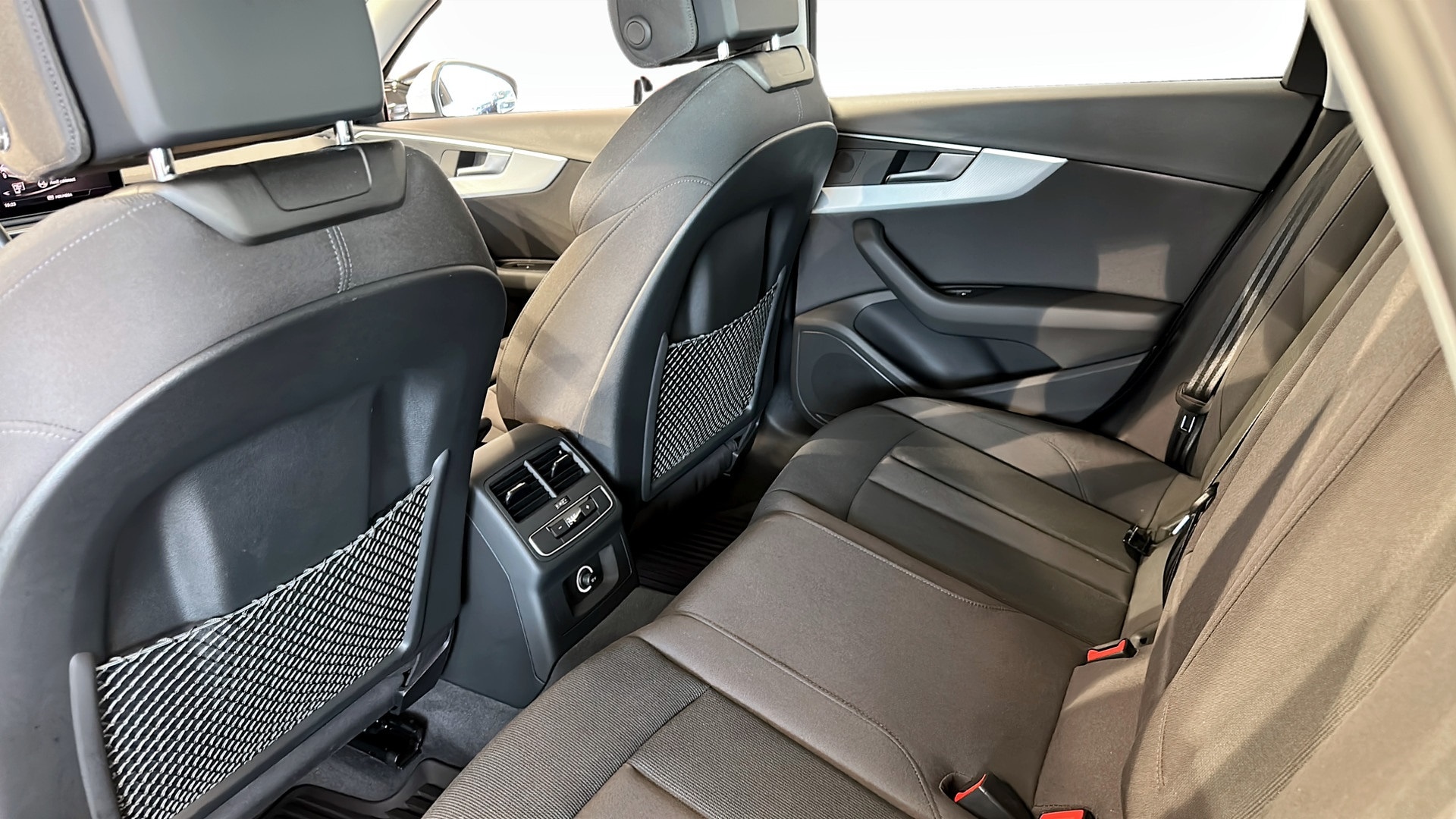 Image about Audi A4 Avant (Stängd för nybeställning) A4 Avant 40 TDI quattro Proline Sport 190 hk S tronic