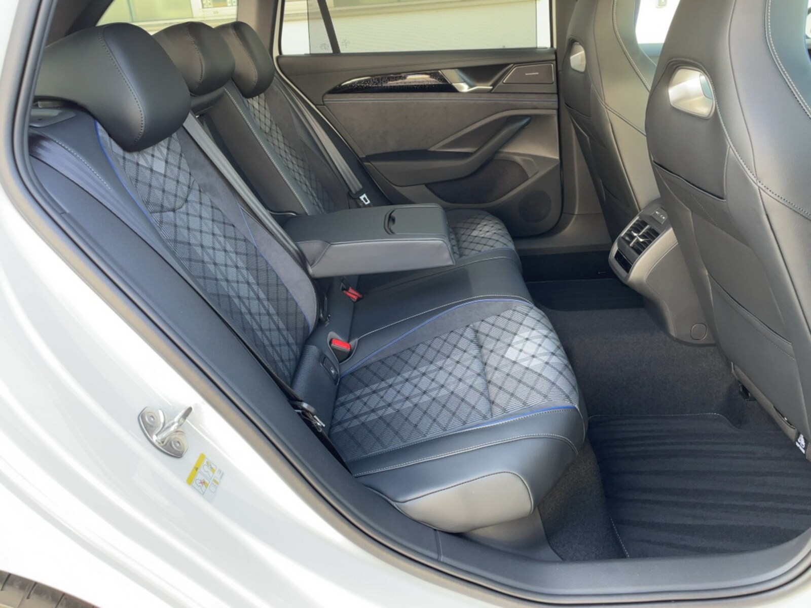 Volkswagen Passat – Bild 8