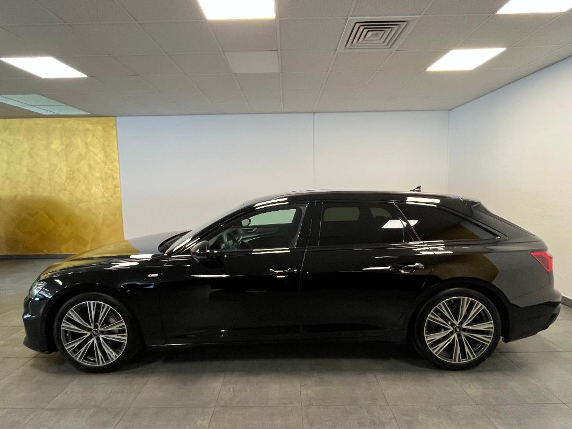 Audi A6 Avant S line