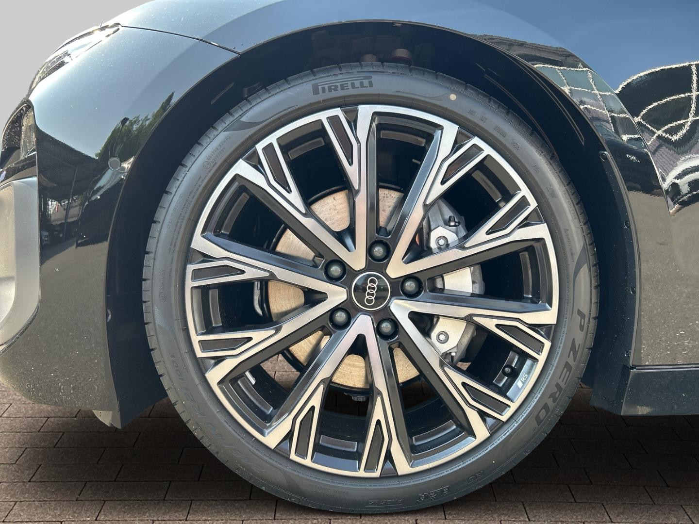 Bild über Audi A6 Avant e-tron e-tron performance - für weitere Informationen kontaktieren Sie den Audi Partner