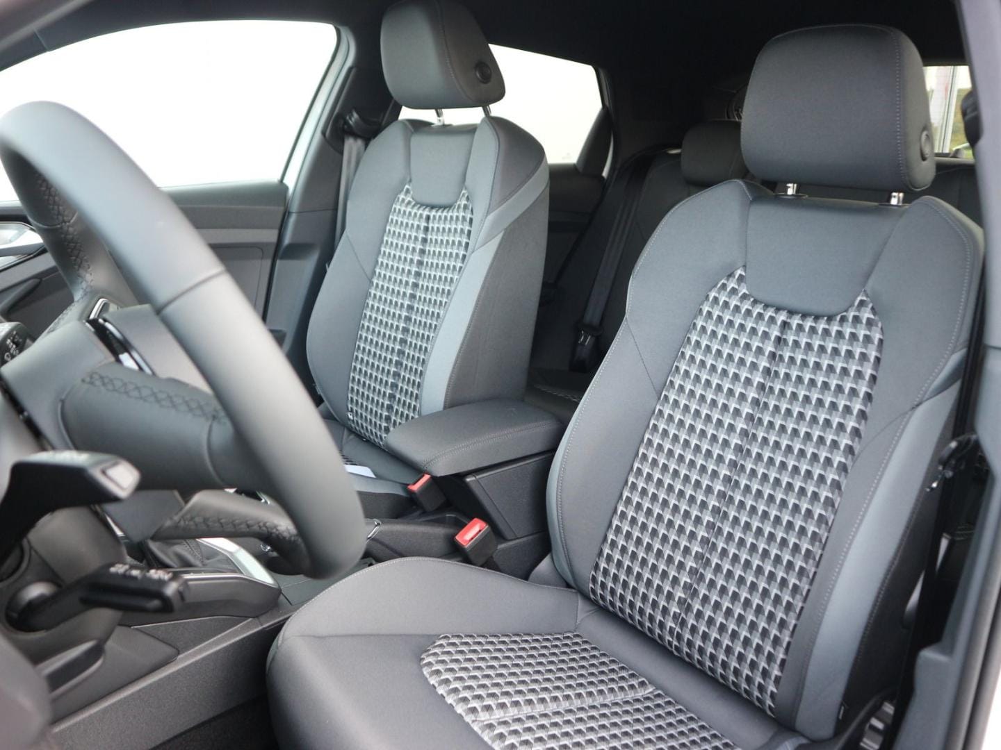 Bild über Audi A1 Sportback S line 30 TFSI S tronic - für weitere Informationen kontaktieren Sie den Audi Partner