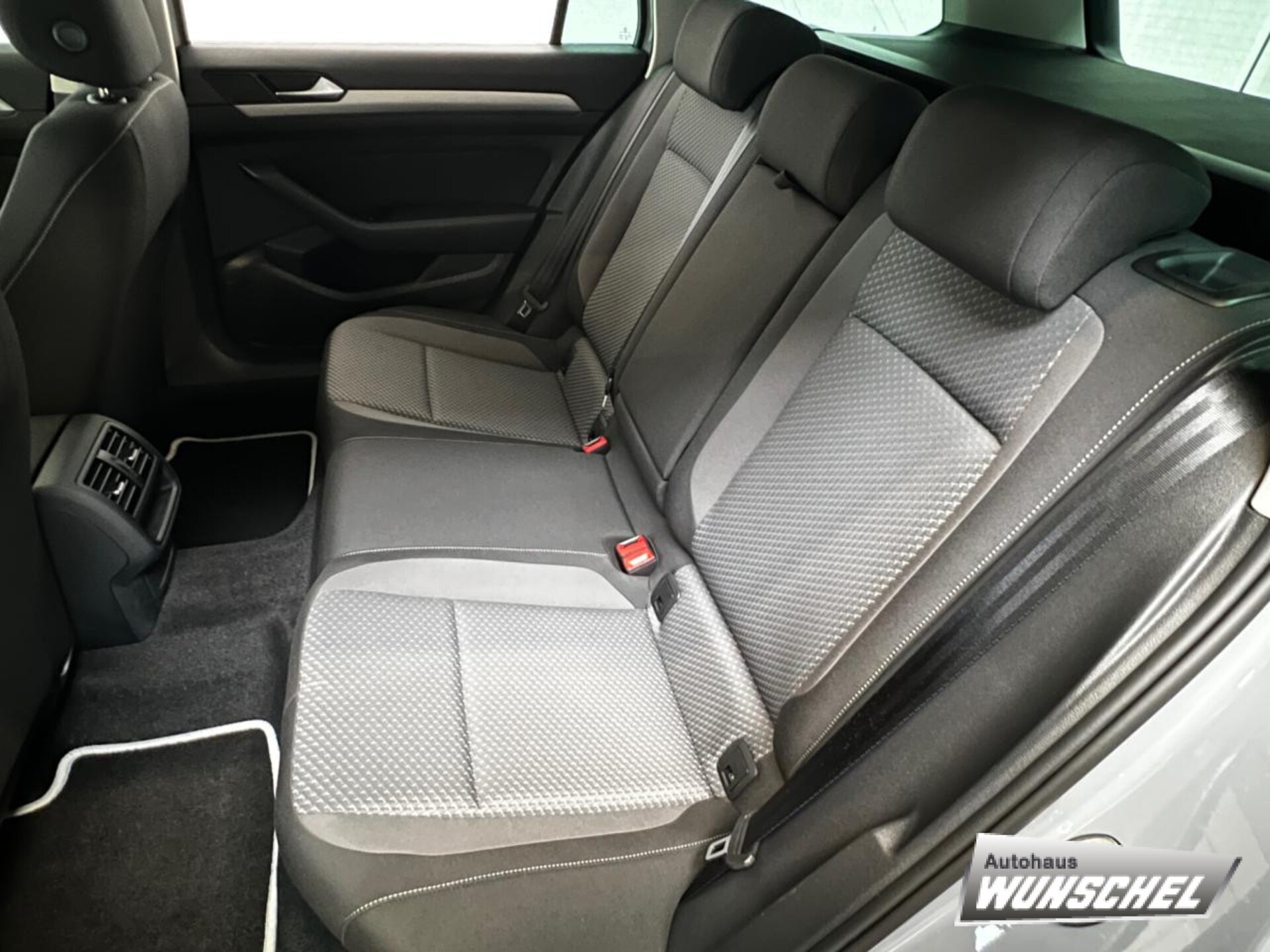 Volkswagen Passat Variant Basis-Modell