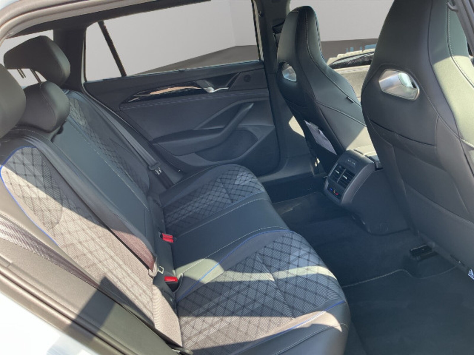 Volkswagen Passat – Bild 19