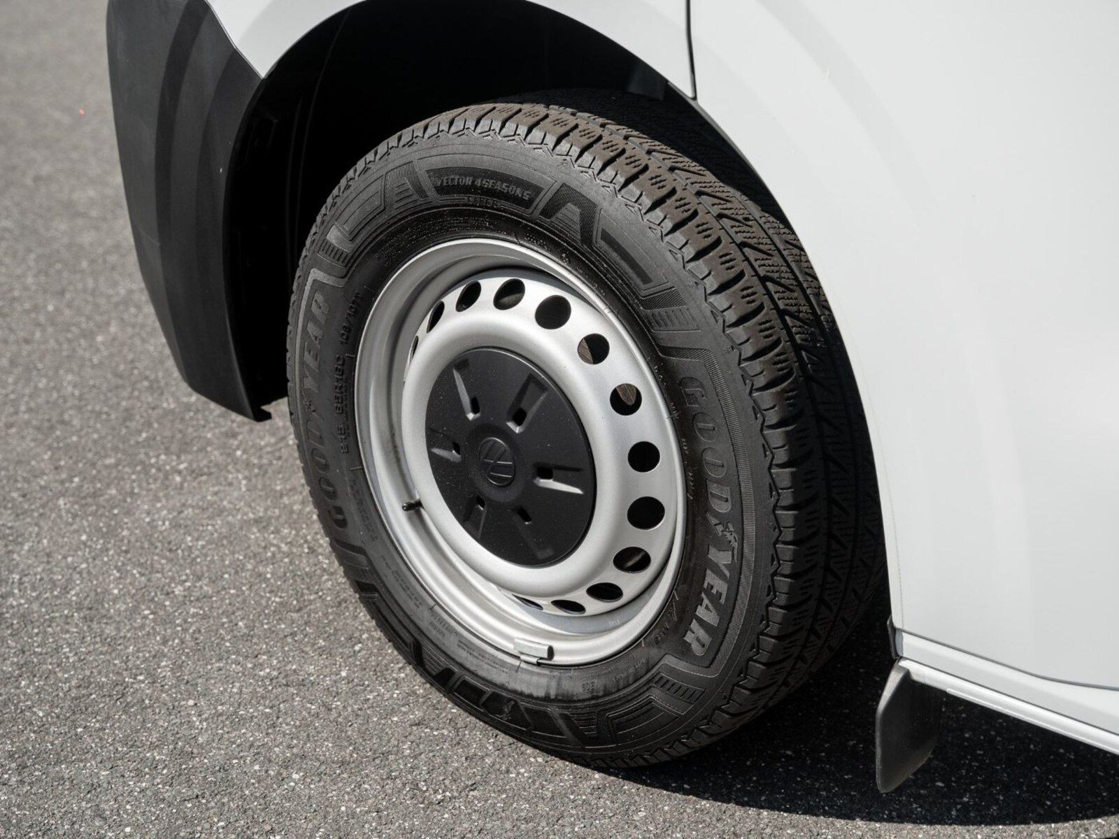 Volkswagen Transporter Kasten kurzer Radstand – Bild 6