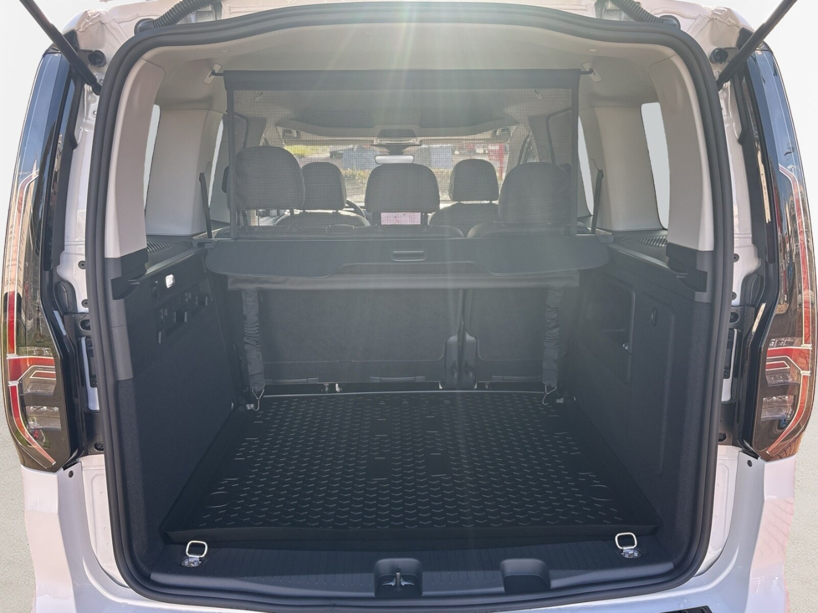 Volkswagen Caddy Kombi – Bild 10