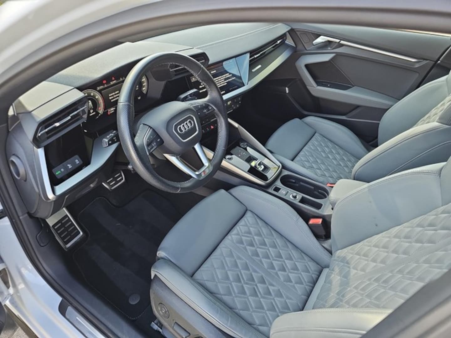 Bild über Audi A3 Sportback S line 40 TFSI quattro S tronic - für weitere Informationen kontaktieren Sie den Audi Partner