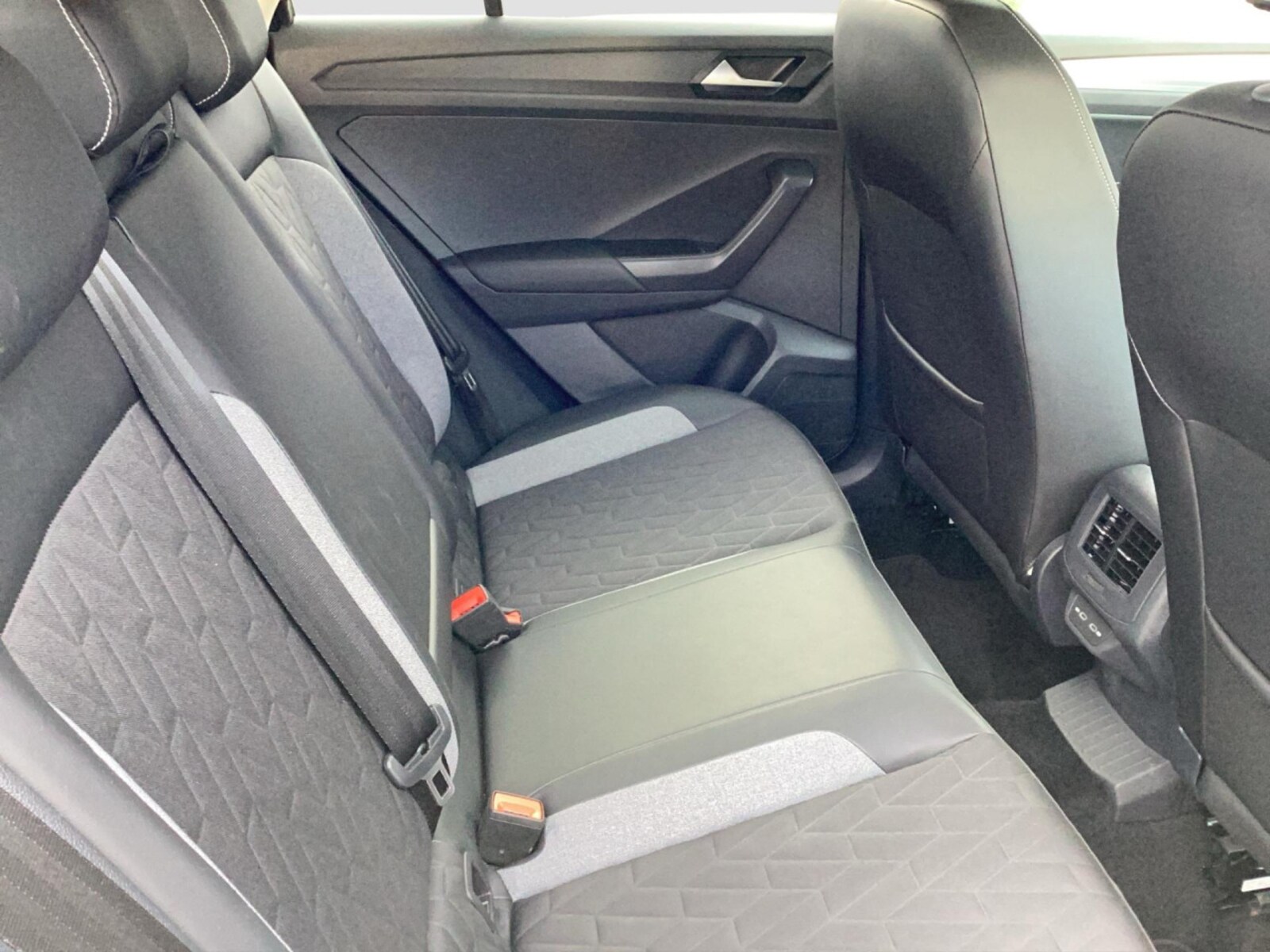 Volkswagen T-Roc – Bild 12