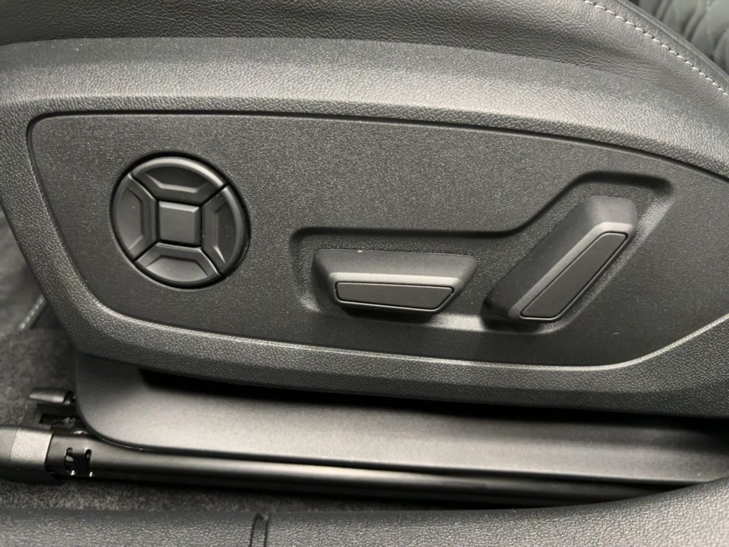 Bild über Audi S3 Limousine TFSI quattro S tronic - für weitere Informationen kontaktieren Sie den Audi Partner