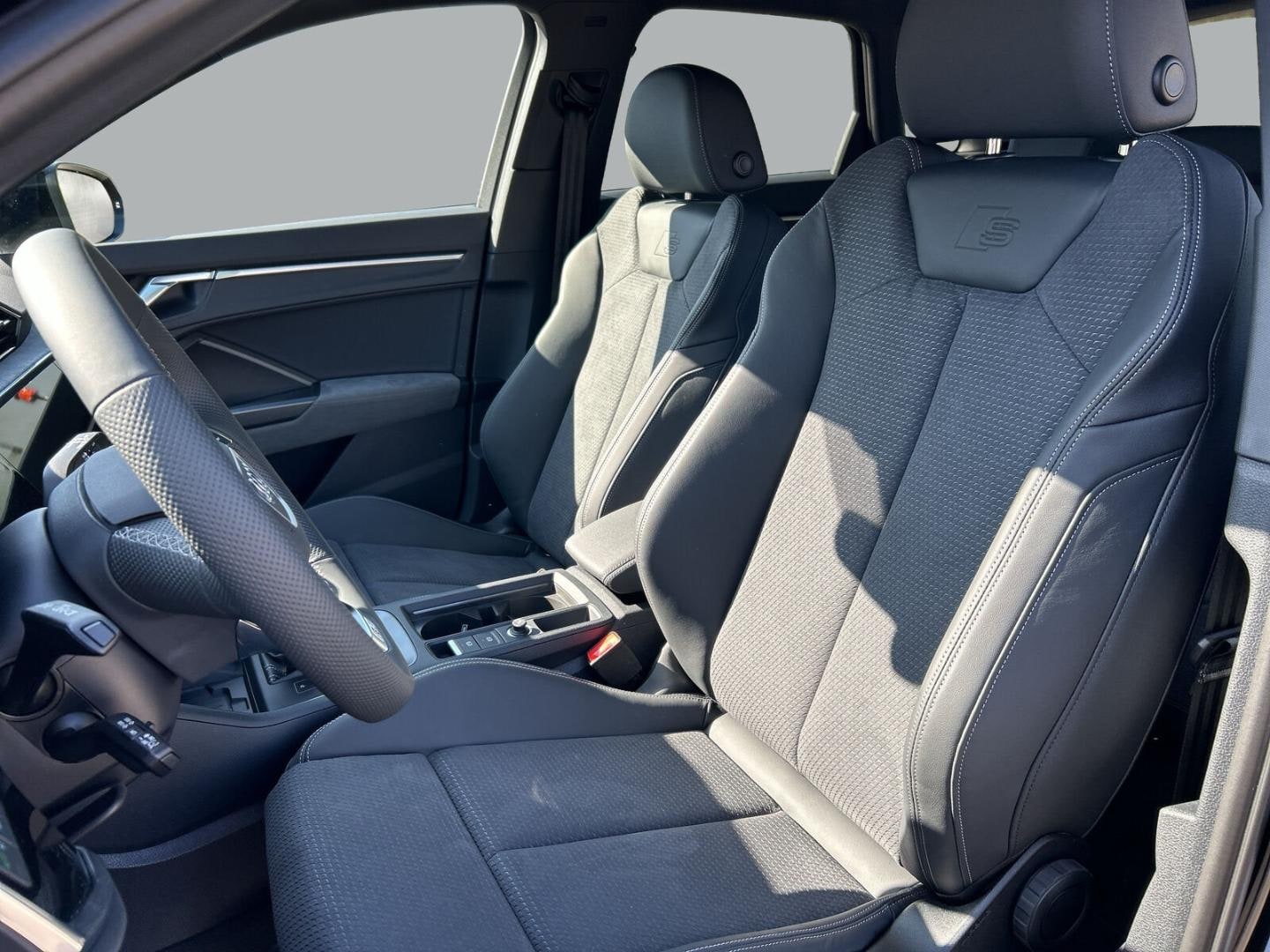 Bild über Audi Q3 TFSI quattro 140 kW S tronic - für weitere Informationen kontaktieren Sie den Audi Partner