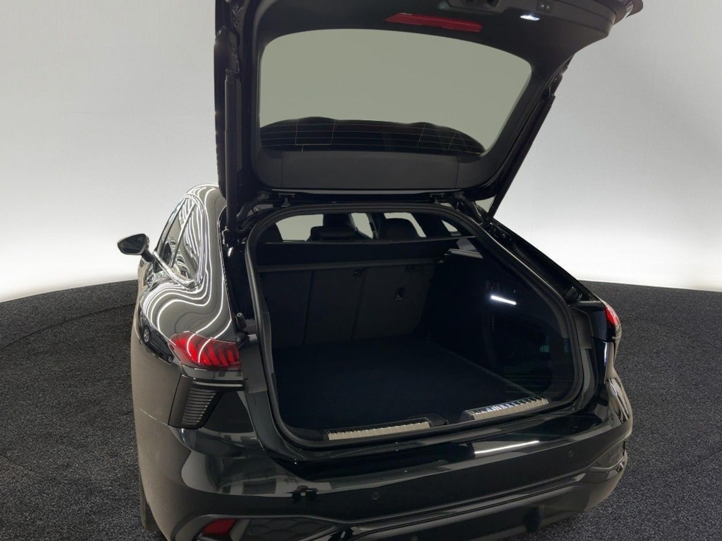 Bild über Audi A6 Avant TDI 150 kW S tronic - für weitere Informationen kontaktieren Sie den Audi Partner
