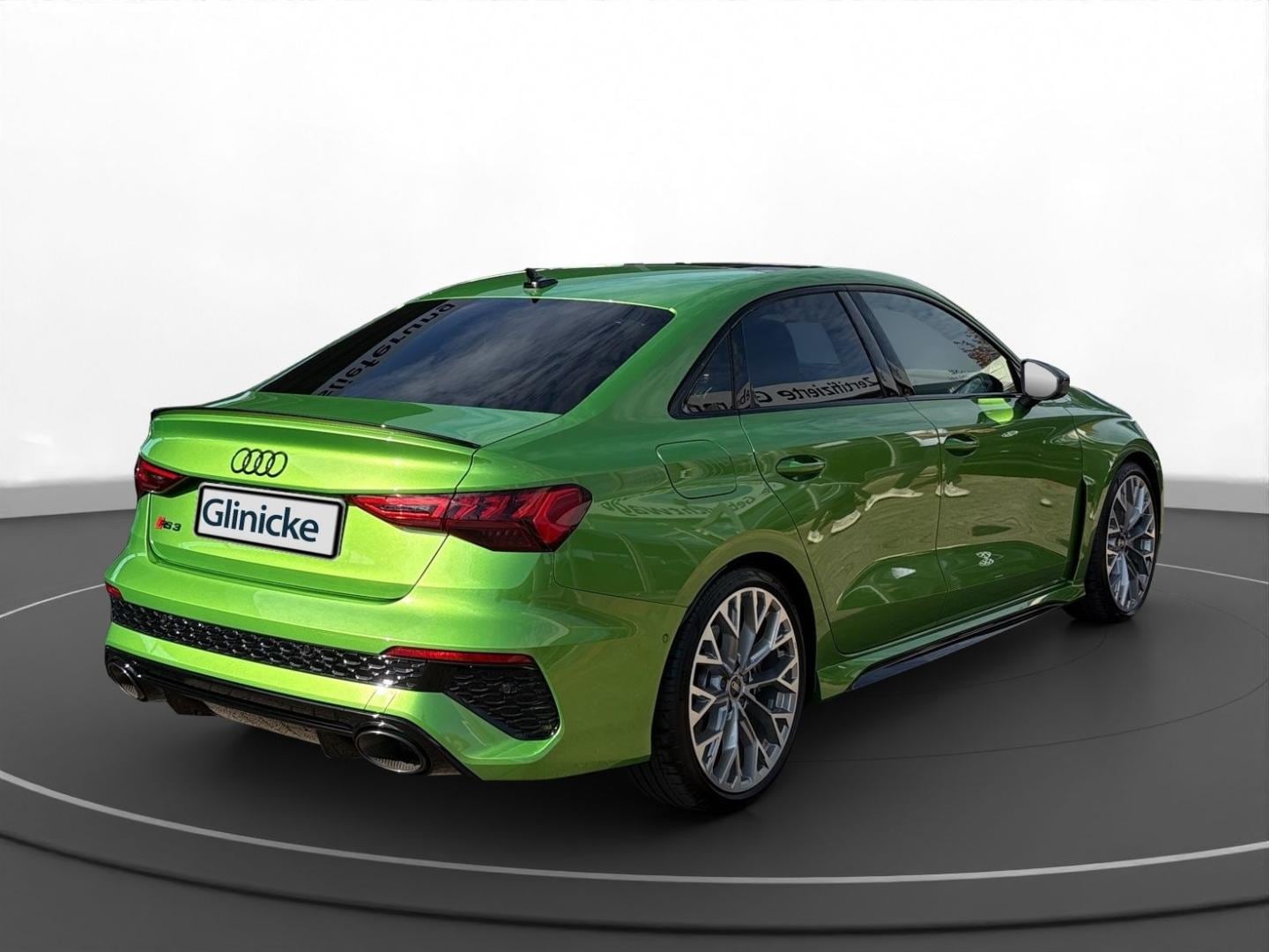Bild über Audi RS 3 Limousine TFSI quattro S tronic - für weitere Informationen kontaktieren Sie den Audi Partner