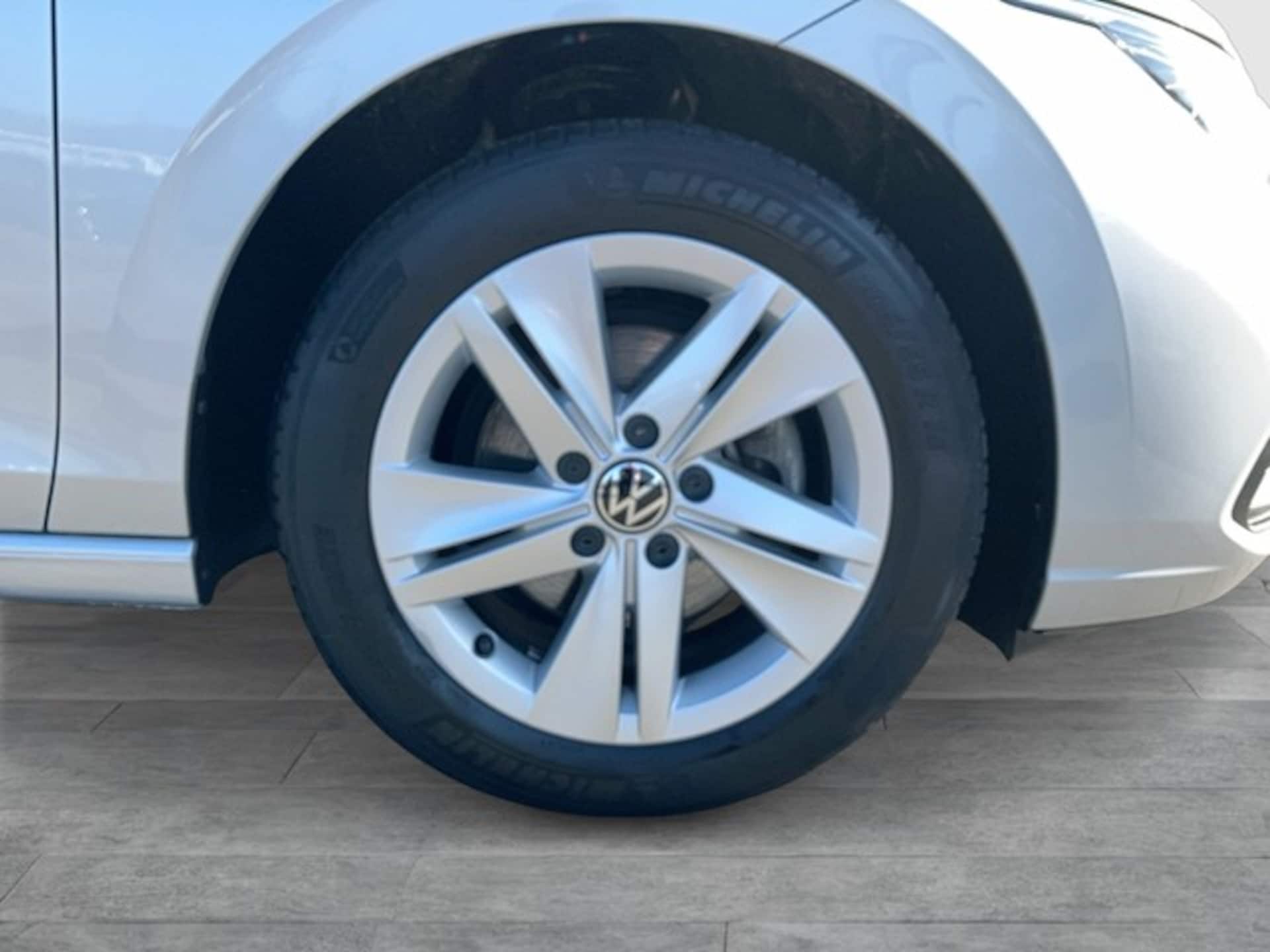 Volkswagen Golf Life