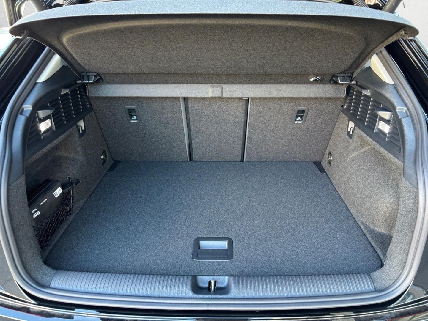 Bild über Audi Q2 S line 30 TFSI Schaltgetriebe - für weitere Informationen kontaktieren Sie den Audi Partner