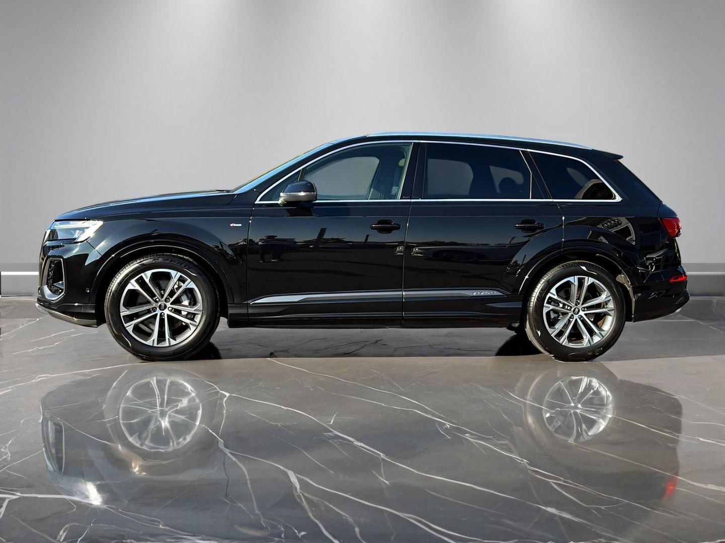 Bild über Audi Q7 SUV TDI quattro 210 kW tiptronic - für weitere Informationen kontaktieren Sie den Audi Partner