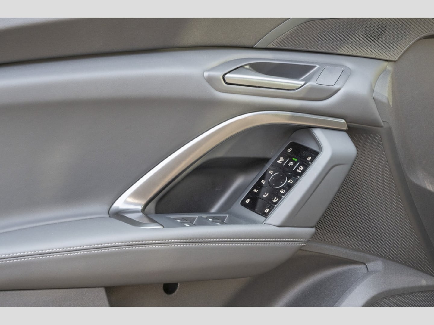 Bild über Audi Q5 SUV TDI quattro 220 kW S tronic - für weitere Informationen kontaktieren Sie den Audi Partner