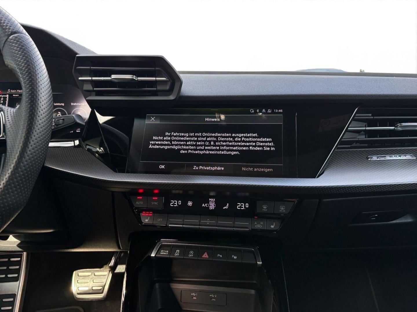 Bild über Audi RS 3 Limousine TFSI quattro S tronic - für weitere Informationen kontaktieren Sie den Audi Partner
