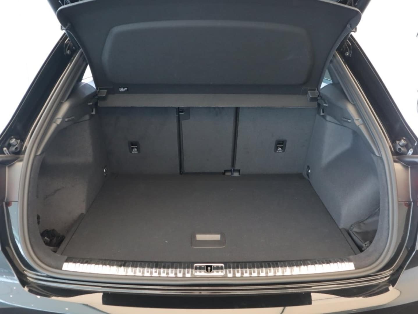 Audi Q3 35 TFSI S line 110(150) kW(PS) S tronic for more details contact your dealer