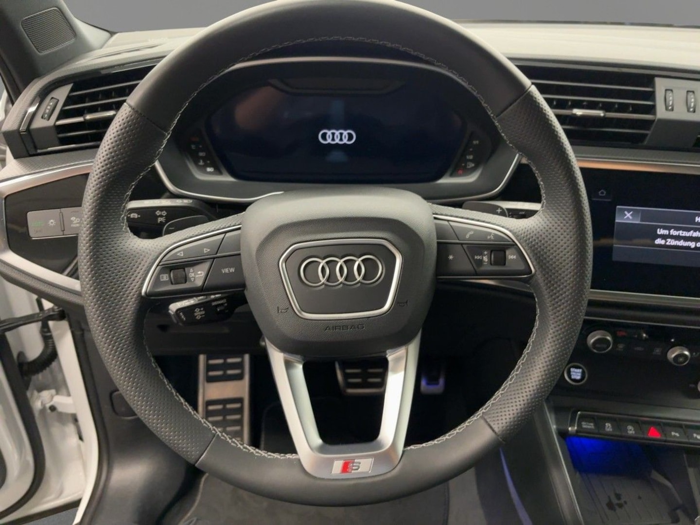 Bild über Audi Q3 TDI quattro 142 kW S tronic - für weitere Informationen kontaktieren Sie den Audi Partner