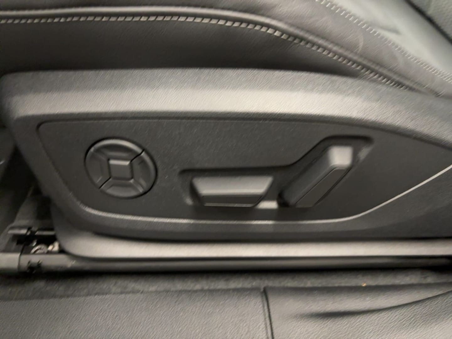 Bild über Audi Q3 TDI quattro 142 kW S tronic - für weitere Informationen kontaktieren Sie den Audi Partner
