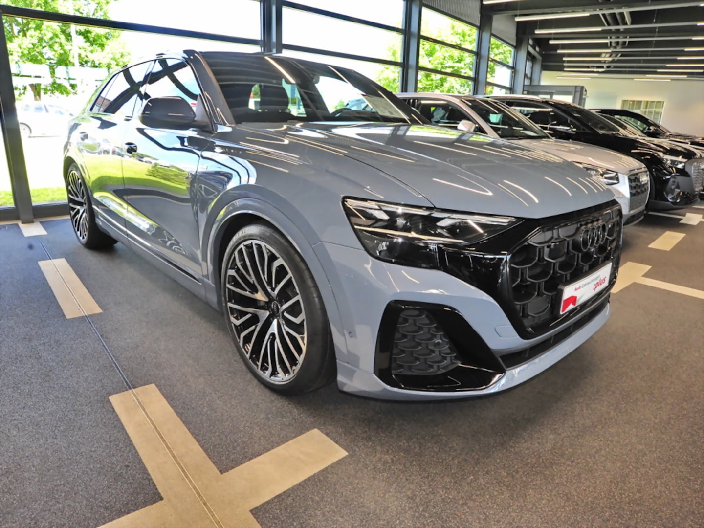 Bild über Audi Q8 SUV S line business TDI quattro 210 kW tiptronic - für weitere Informationen kontaktieren Sie den Audi Partner