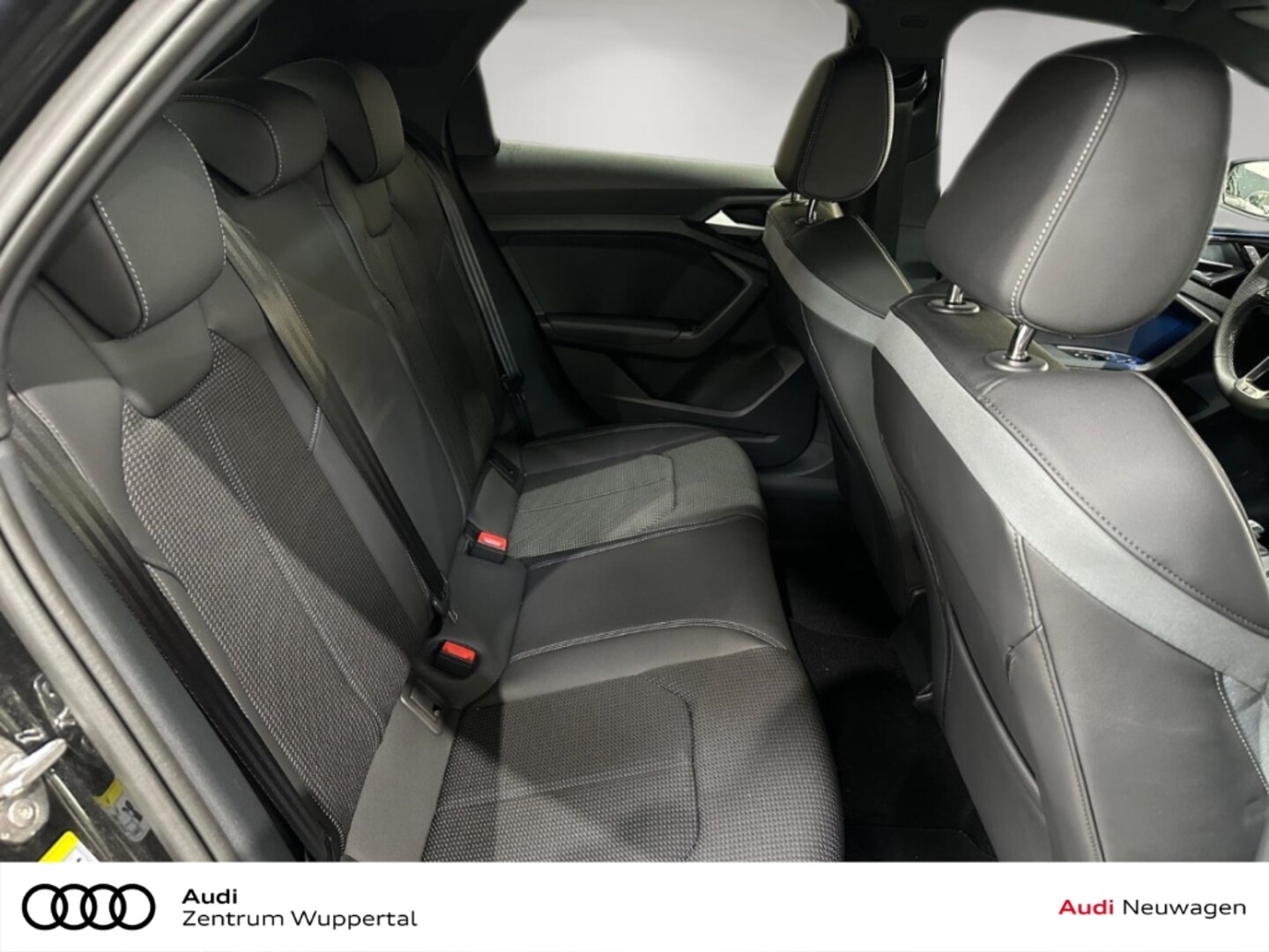 Bild über Audi A1 Sportback S line 40 TFSI S tronic - für weitere Informationen kontaktieren Sie den Audi Partner