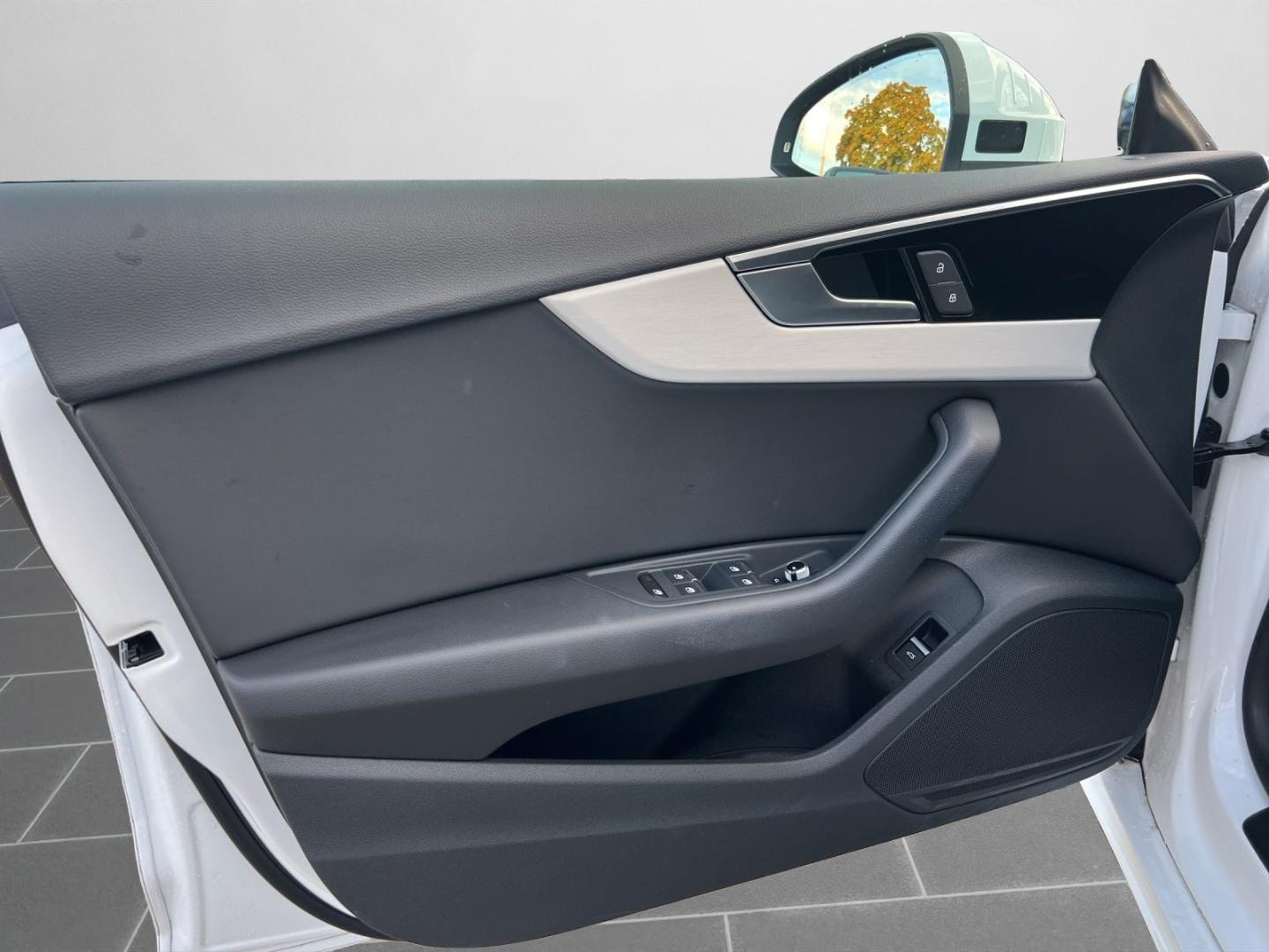 Bild über Audi A5 Sportback S line business 40 TFSI S tronic - für weitere Informationen kontaktieren Sie den Audi Partner