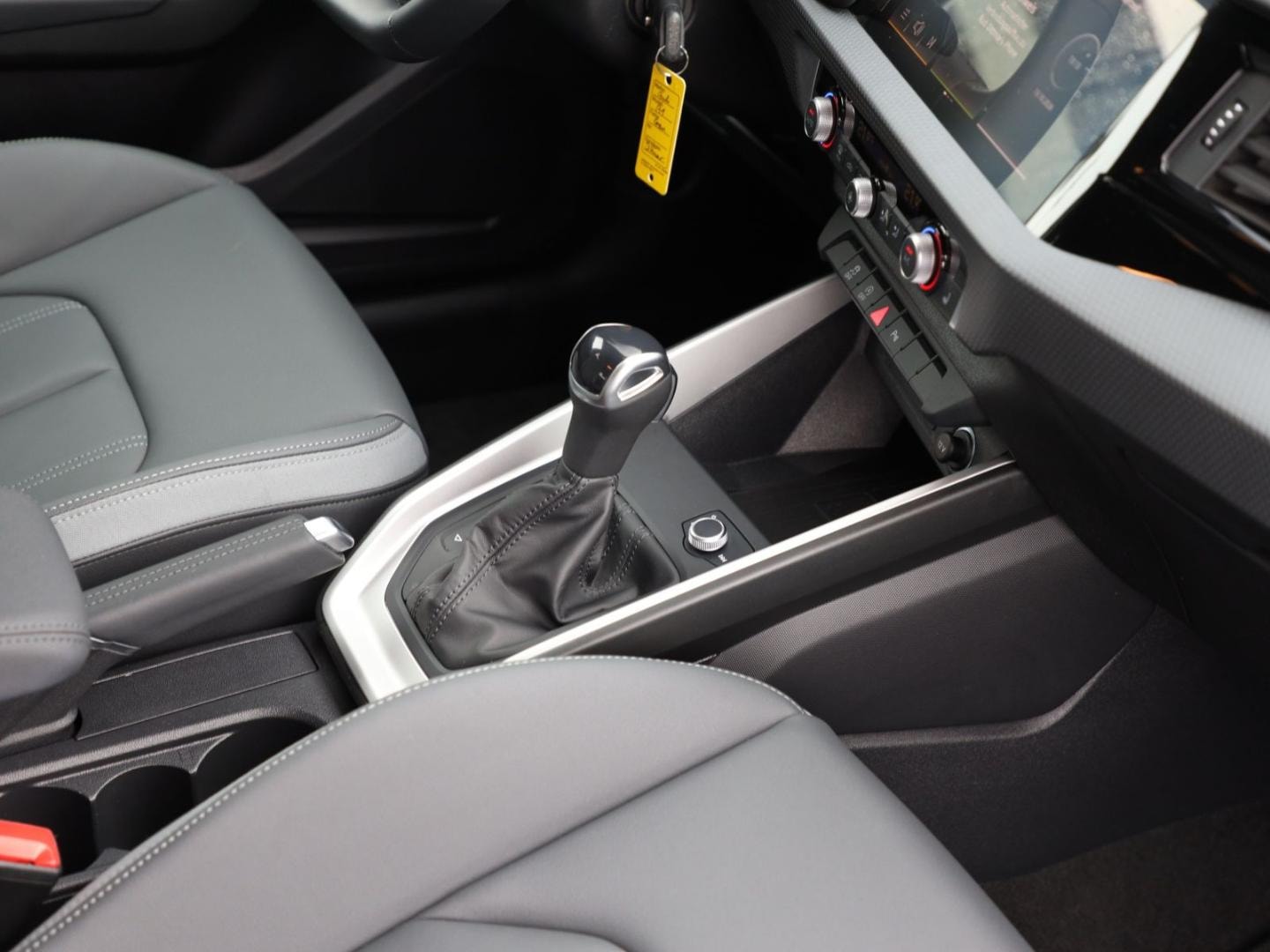 Bild über Audi A1 Sportback S line 30 TFSI S tronic - für weitere Informationen kontaktieren Sie den Audi Partner