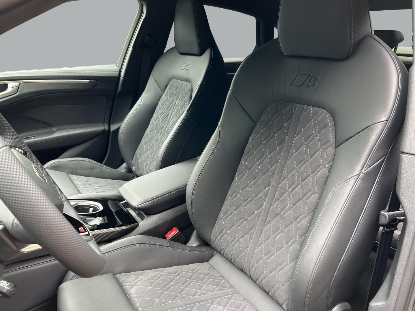 Bild über Audi A6 Limousine e-hybrid edition one e-hybrid quattro 220 kW S tronic - für weitere Informationen kontaktieren Sie den Audi Partner