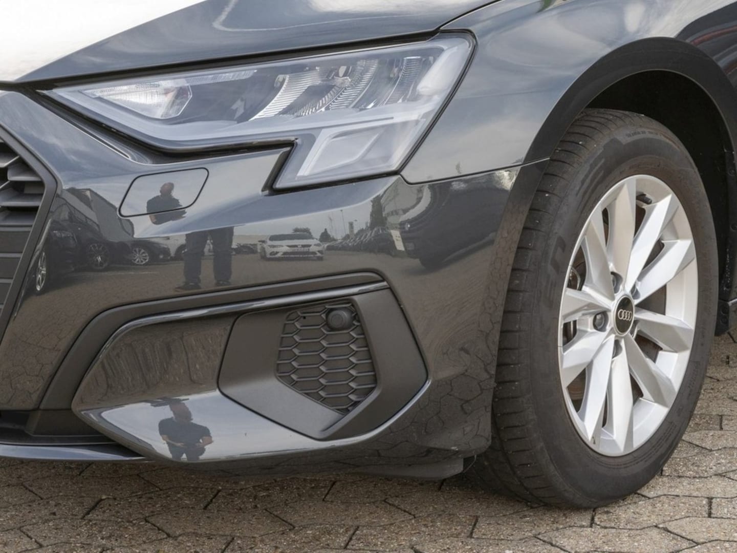 Bild über Audi A3 Sportback 30 TFSI S tronic - für weitere Informationen kontaktieren Sie den Audi Partner