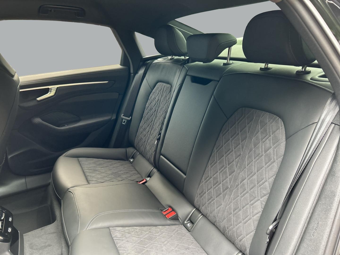 Bild über Audi A6 Limousine e-hybrid edition one e-hybrid quattro 220 kW S tronic - für weitere Informationen kontaktieren Sie den Audi Partner