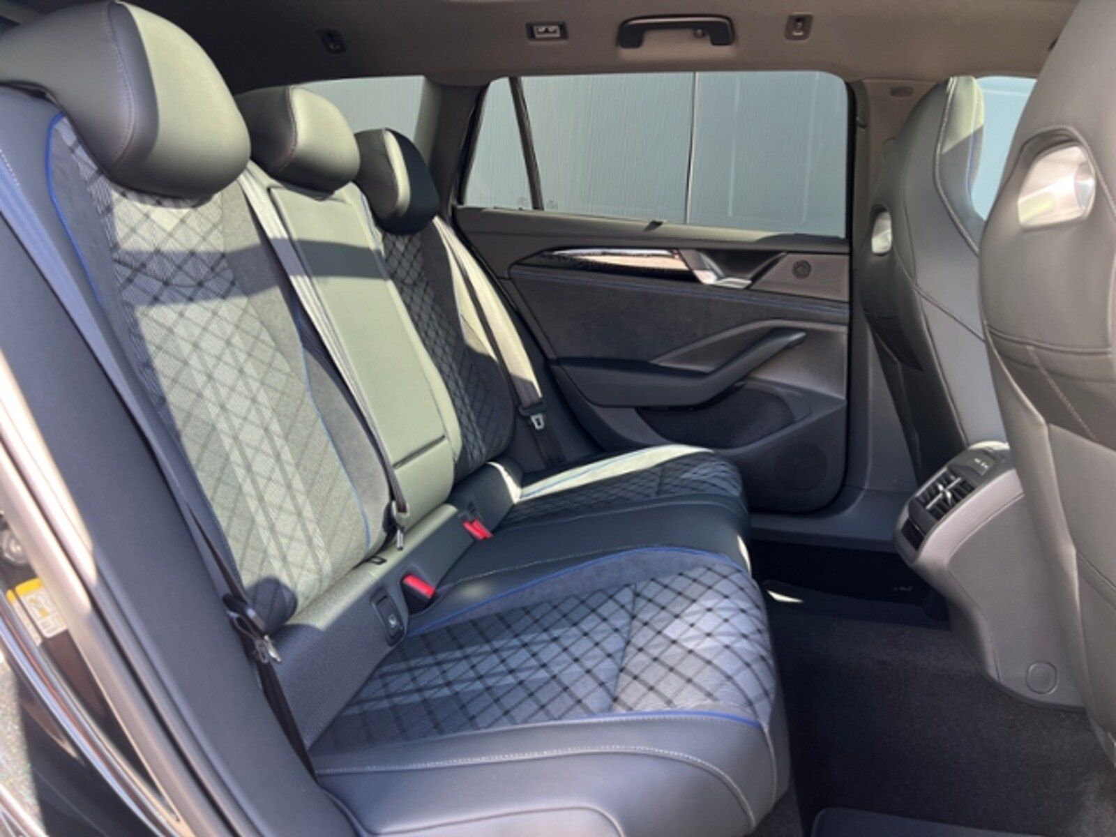Volkswagen Passat – Bild 9