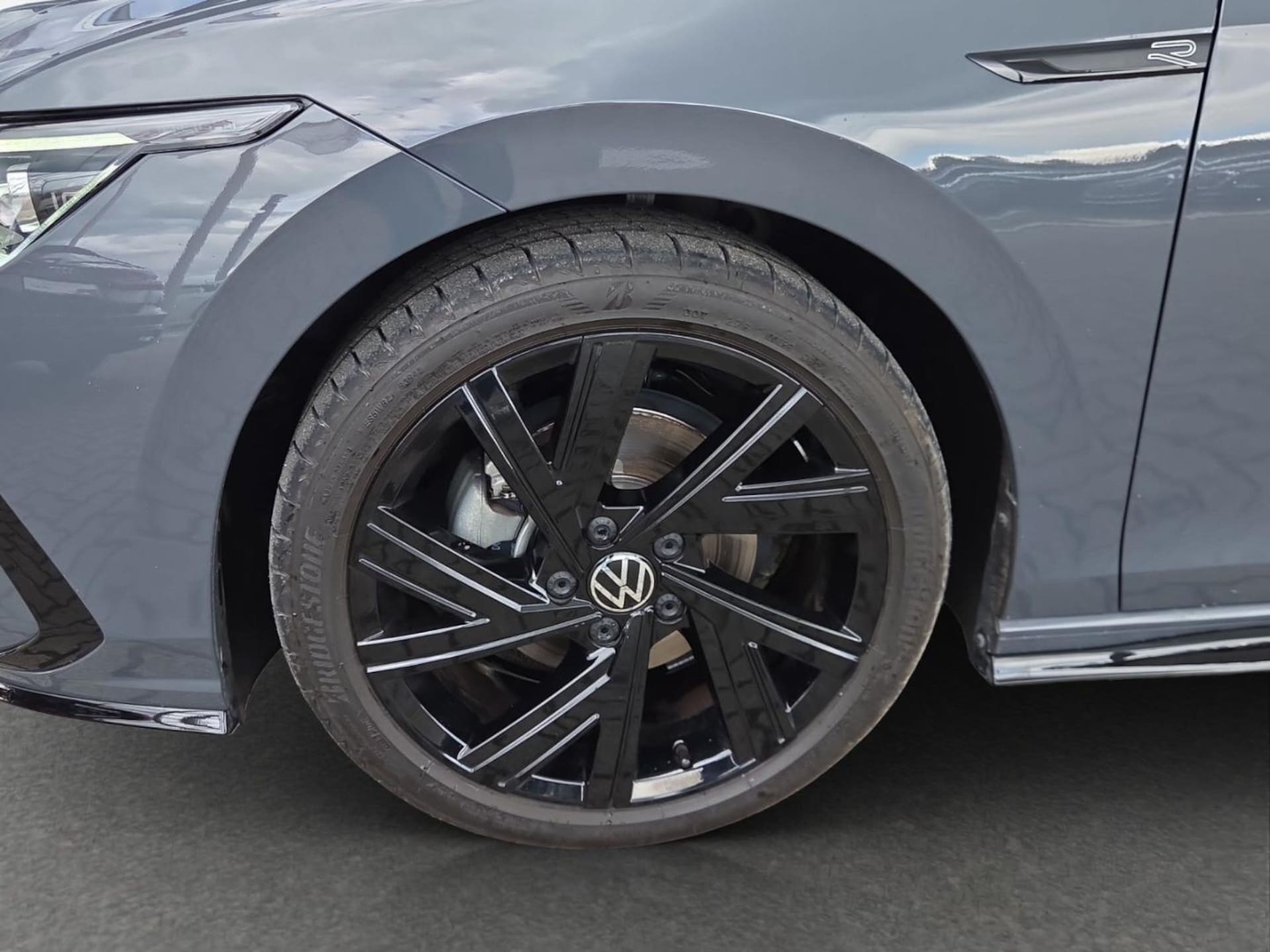 Volkswagen Golf R-Line