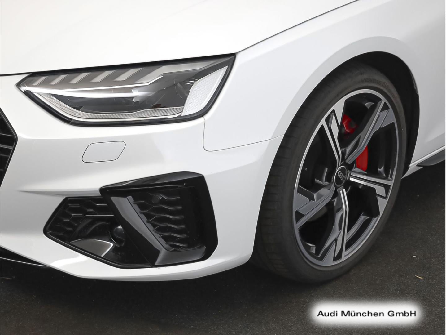 Bild über Audi A4 Avant S line 40 TFSI S tronic - für weitere Informationen kontaktieren Sie den Audi Partner