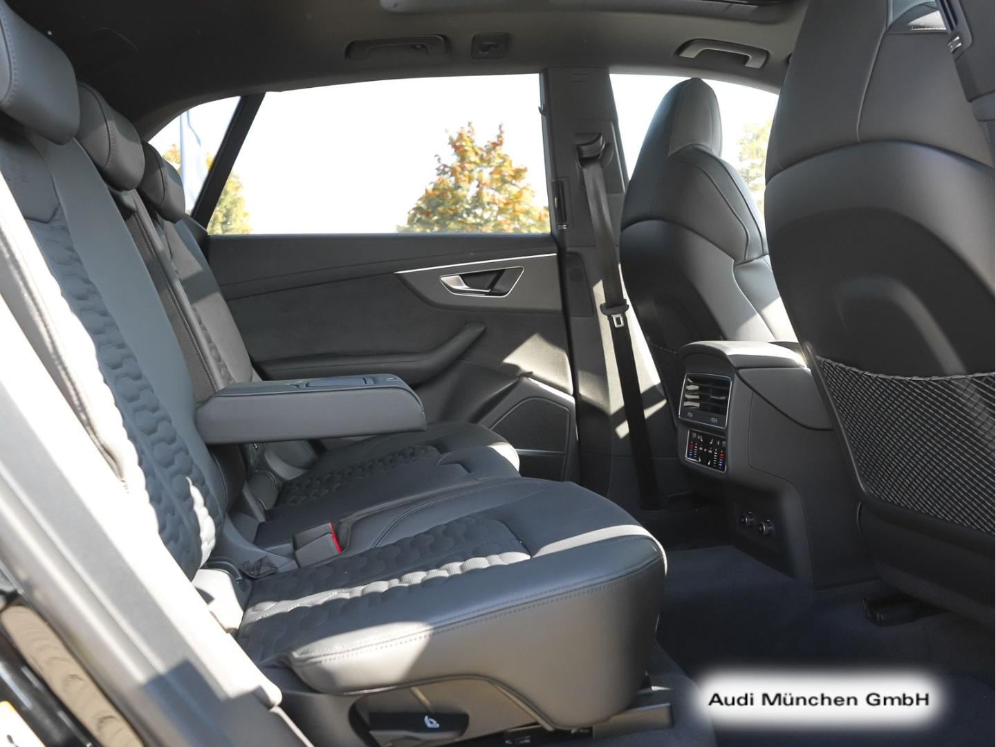 Bild über Audi RS Q8 TFSI quattro tiptronic - für weitere Informationen kontaktieren Sie den Audi Partner