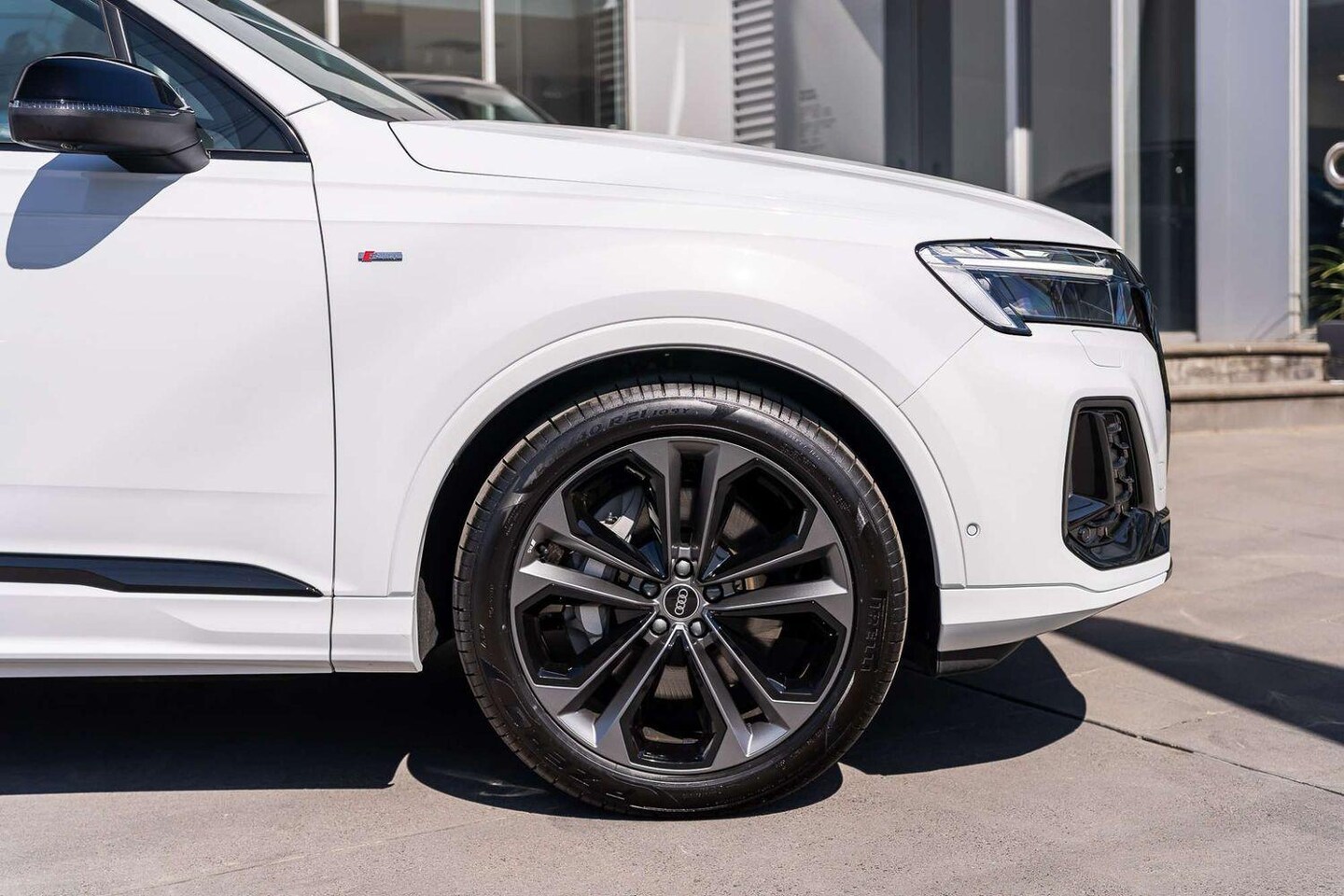 Image about Audi Q7 SUV TFSI quattro tiptronic