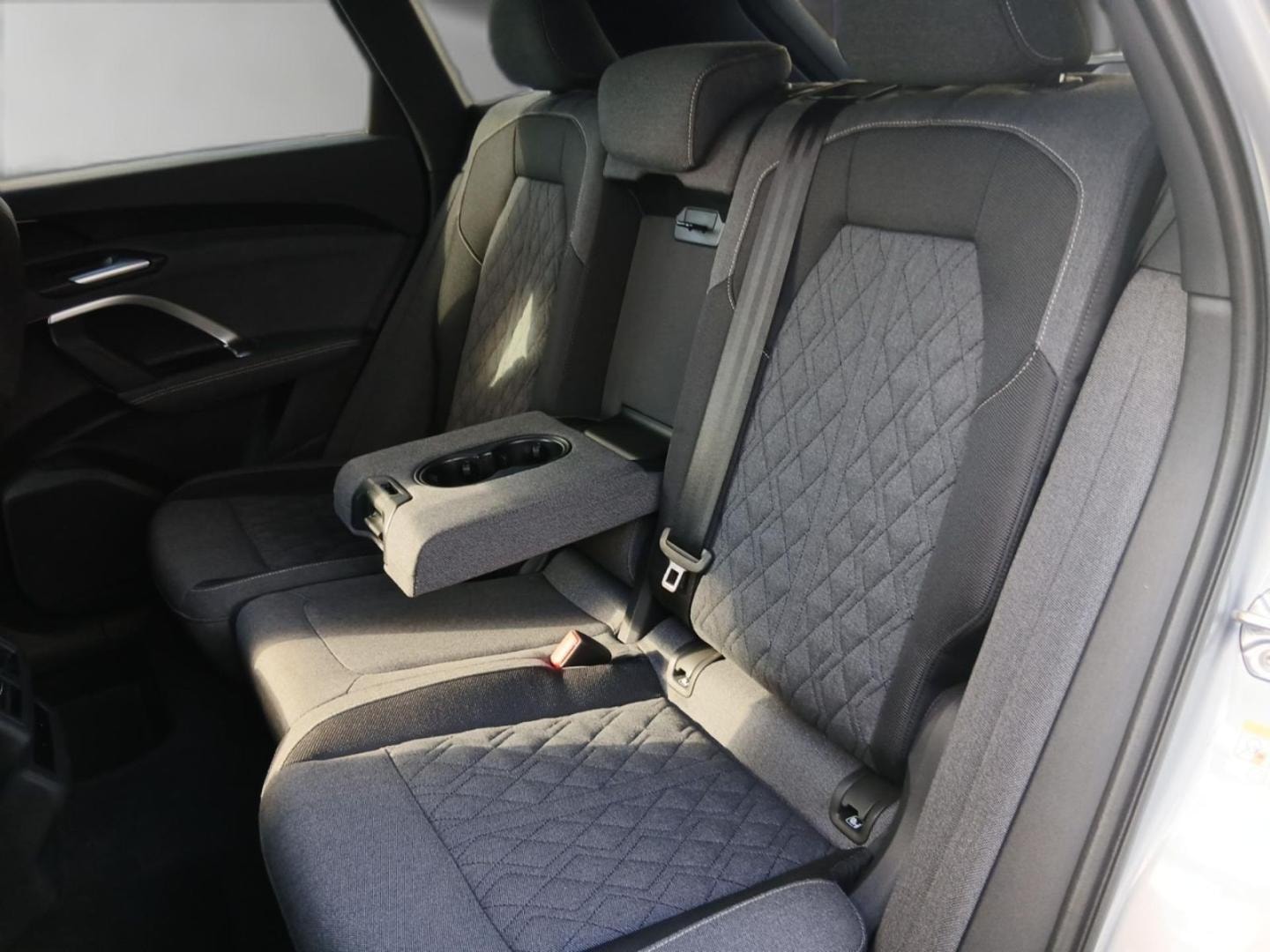 Bild über Audi Q5 SUV TFSI 150 kW S tronic - für weitere Informationen kontaktieren Sie den Audi Partner