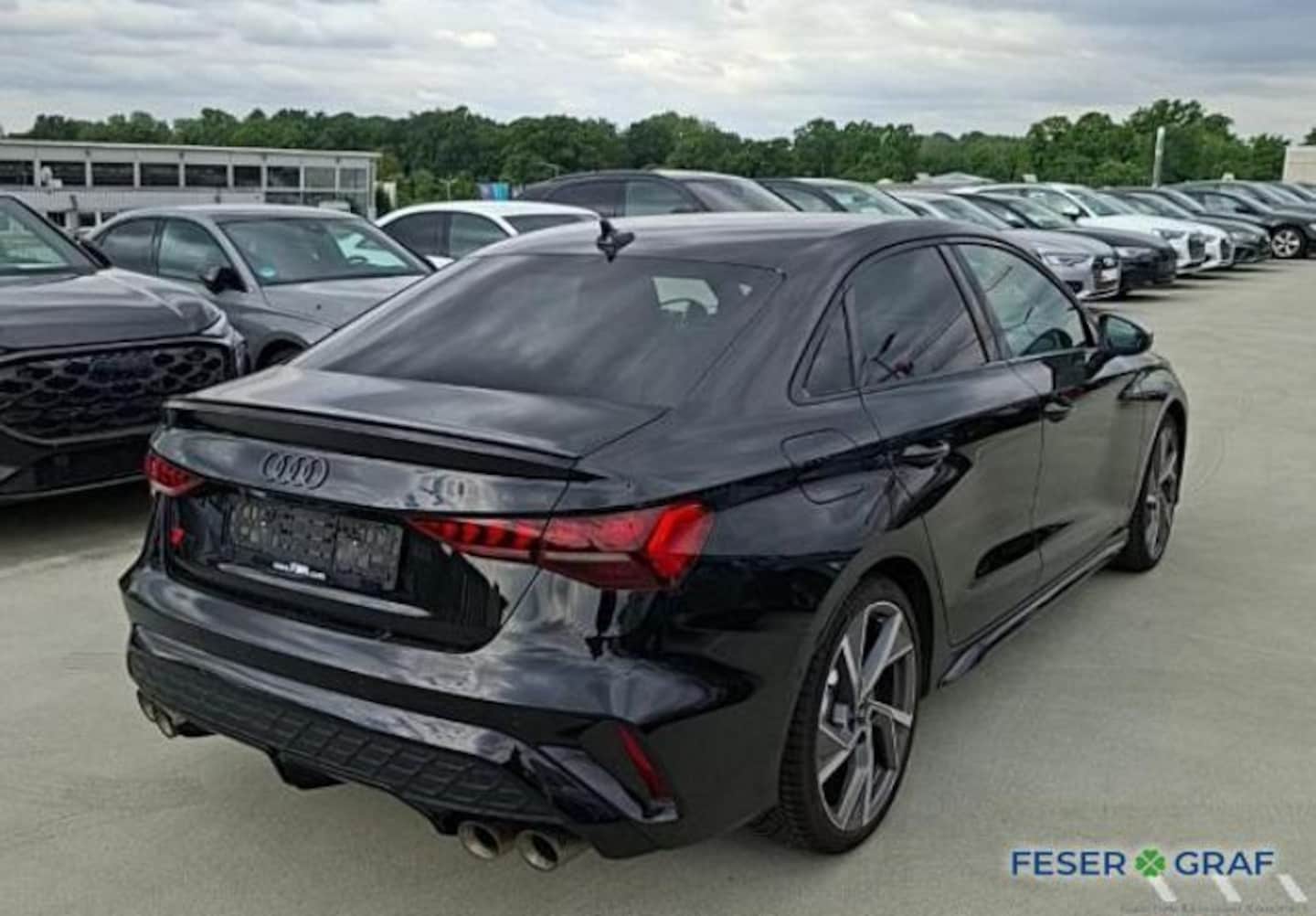 Bild über Audi S3 Limousine TFSI quattro S tronic - für weitere Informationen kontaktieren Sie den Audi Partner