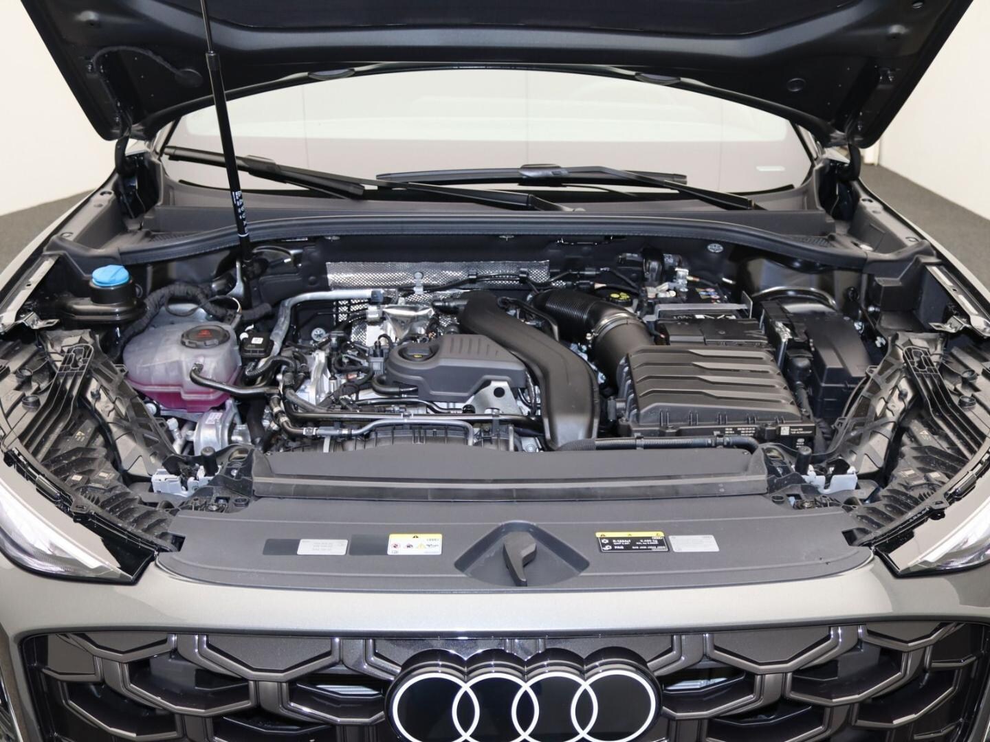Bild über Audi Q3 SUV TFSI 110 kW S tronic - für weitere Informationen kontaktieren Sie den Audi Partner