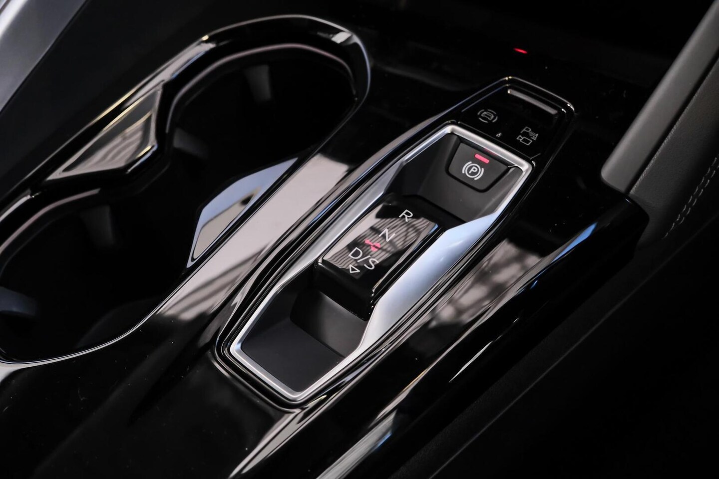 Image about Audi Q5 SUV TDI quattro 150 kW