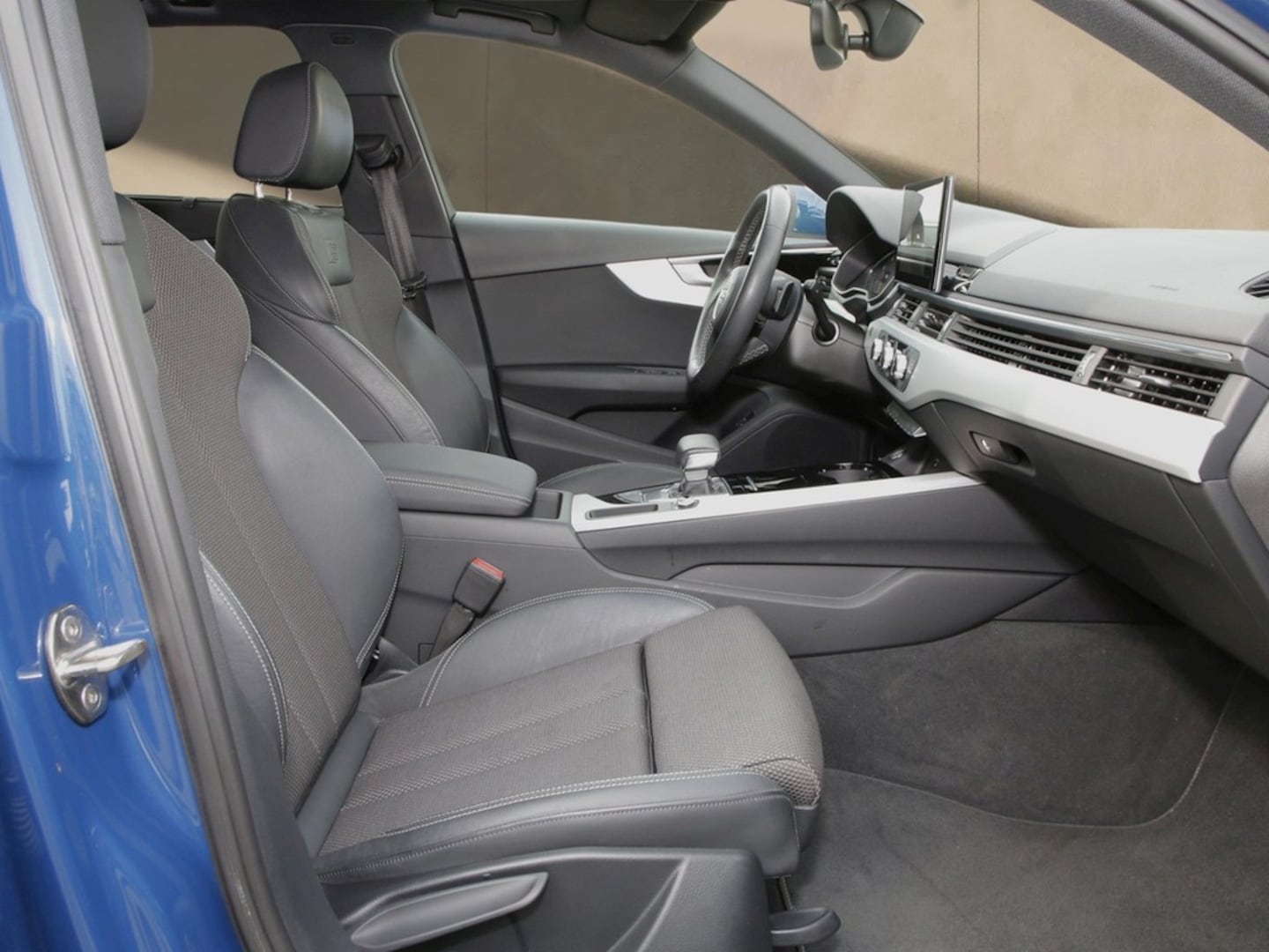 Bild über Audi A4 Avant S line 35 TDI S tronic - für weitere Informationen kontaktieren Sie den Audi Partner
