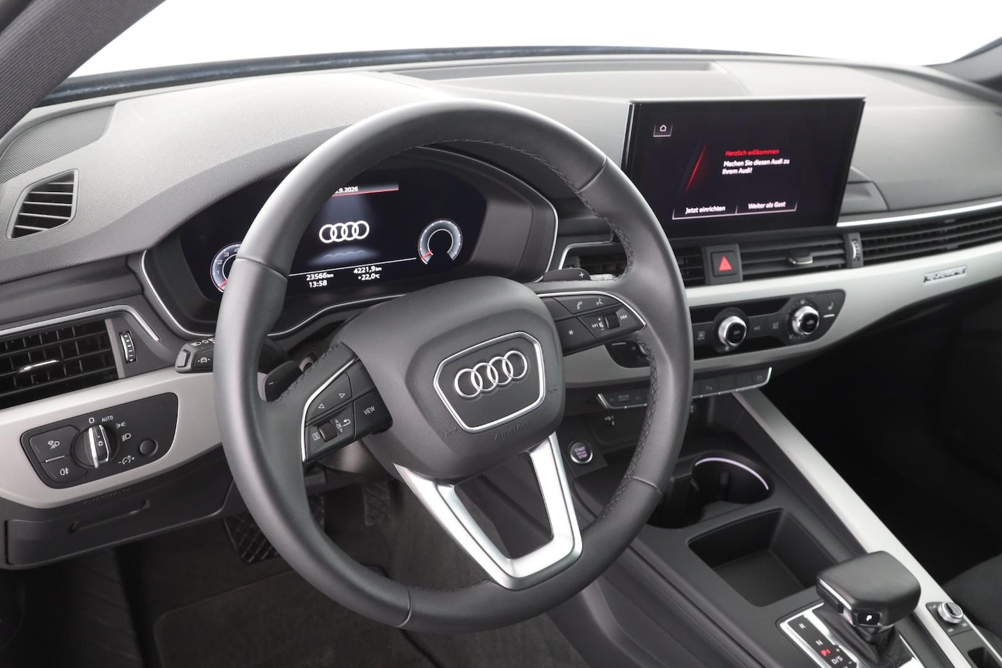 Bild über Audi A4 Avant S line 45 TFSI quattro S tronic - für weitere Informationen kontaktieren Sie den Audi Partner