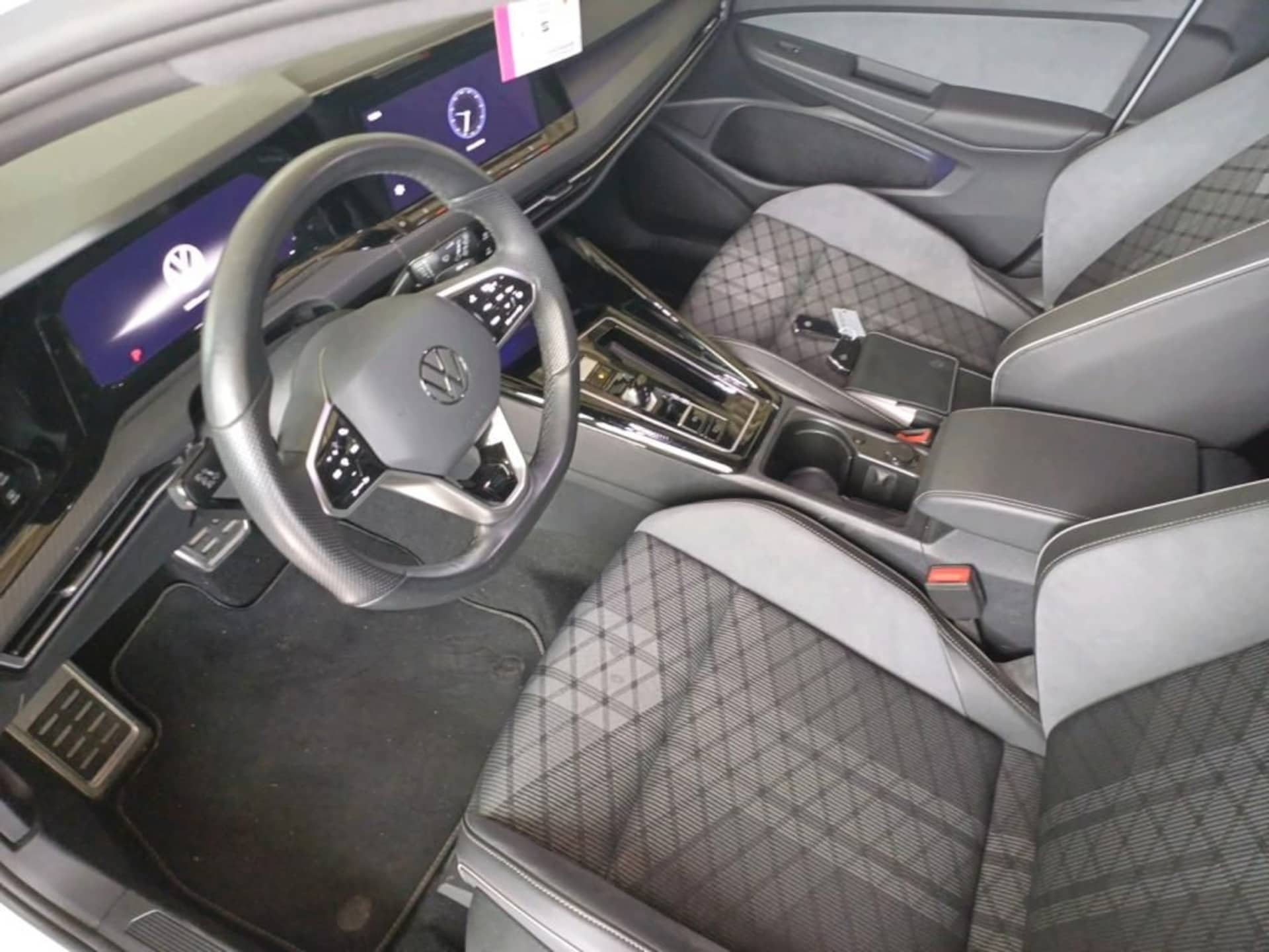 Volkswagen Golf R-Line