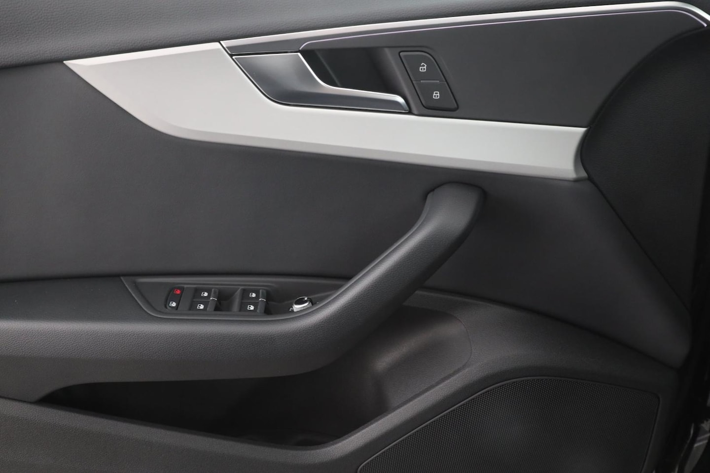 Bild über Audi A4 Avant S line 45 TFSI quattro S tronic - für weitere Informationen kontaktieren Sie den Audi Partner