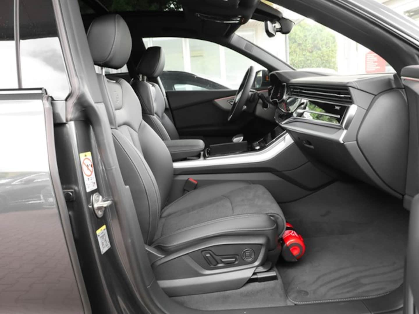 Bild über Audi Q8 SUV TFSI e TFSI e quattro 360 kW tiptronic - für weitere Informationen kontaktieren Sie den Audi Partner
