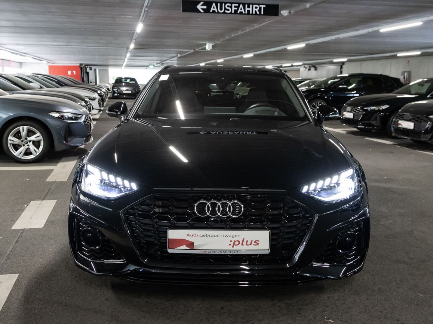 Bild über Audi RS 4 Avant TFSI quattro tiptronic - für weitere Informationen kontaktieren Sie den Audi Partner