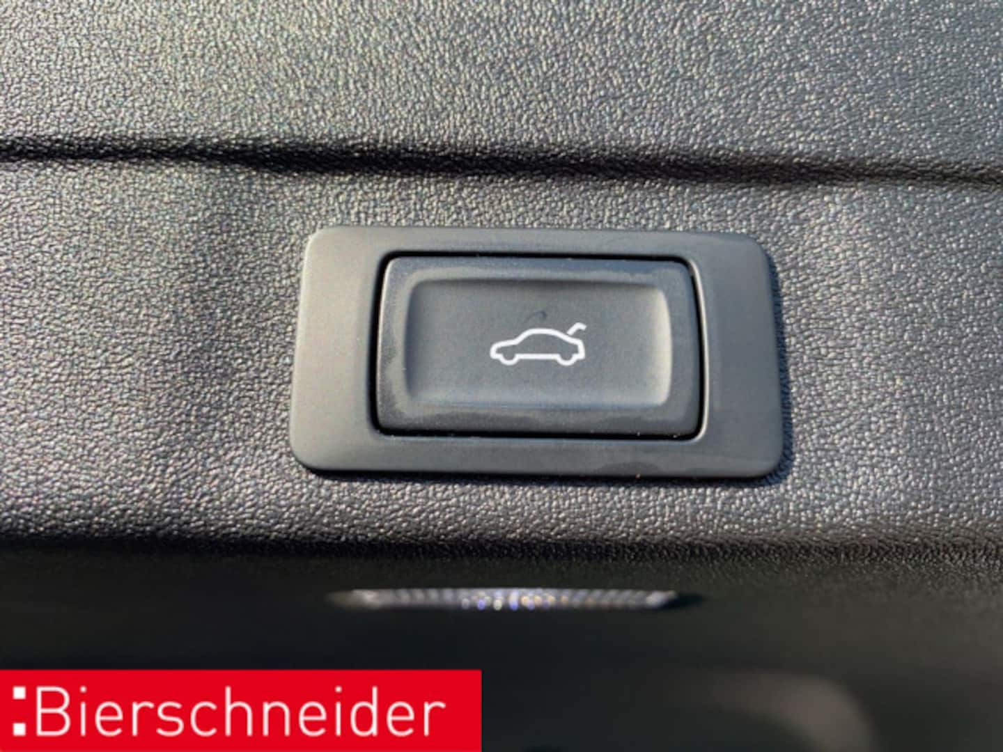 Bild über Audi A5 Avant e-hybrid e-hybrid quattro 220 kW S tronic - für weitere Informationen kontaktieren Sie den Audi Partner